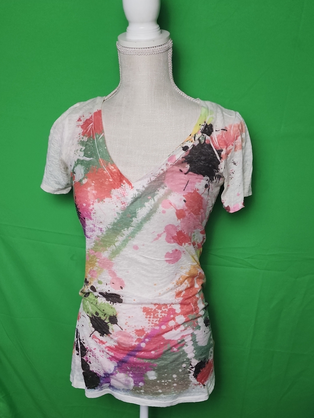 Daytrip Abstract Paint Splatter Multicolor V-Neck Tee - Size Medium